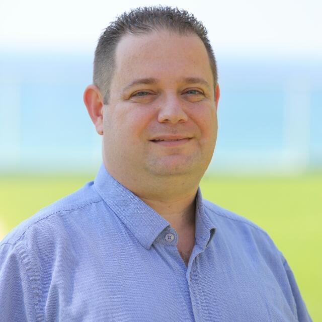 ליאור לזר 